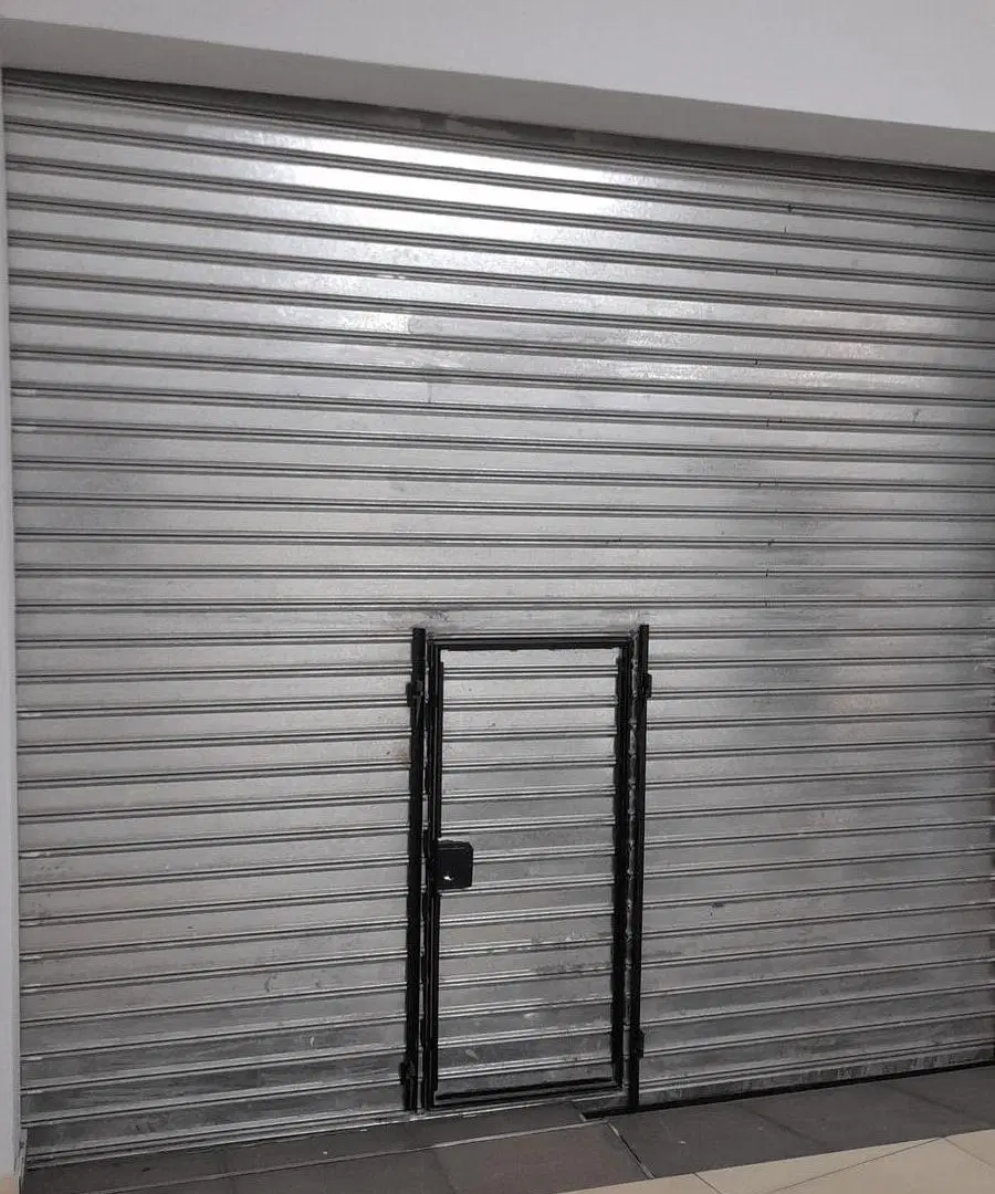 EXCELENTE LOCAL COMERCIAL CON DEPENDECIA 4