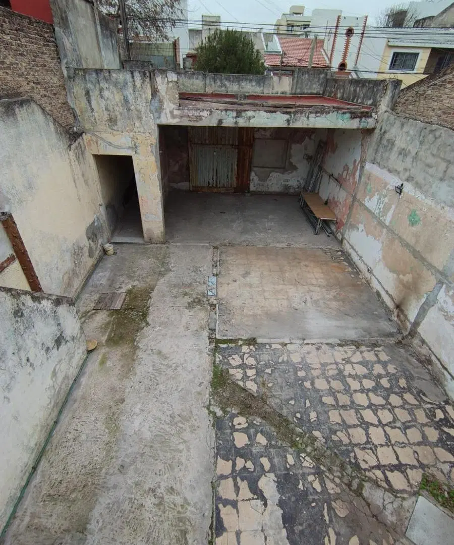 PROPIEDAD EN LOTE PROPIO CON AMPLIO ESPACIO DESCUBIERTO Y MONOAMBIENTE COMPLETO 3