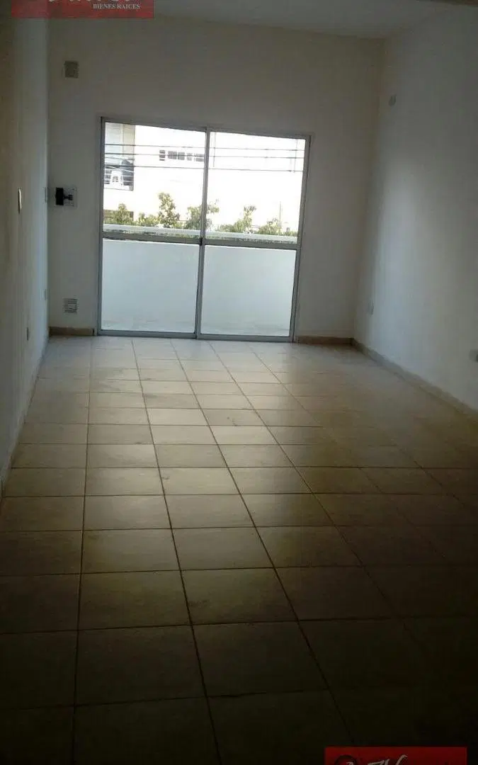 MONOAMBIENTE AL FRENTE CON BALCON 2