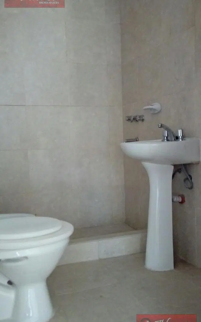 MONOAMBIENTE AL FRENTE CON BALCON 5