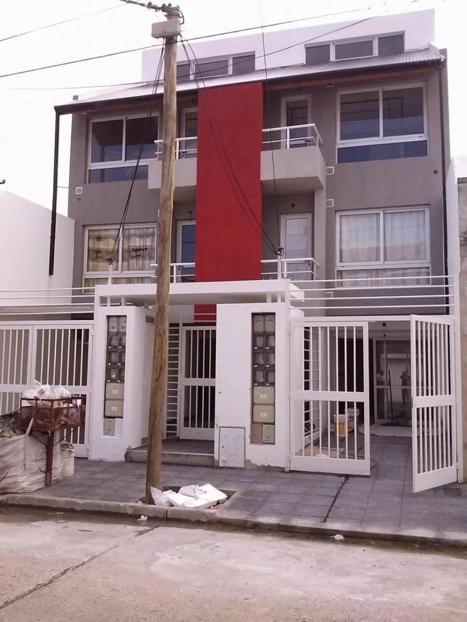 Foto de DEPARTAMENTO 2 AMB. TIPO DUPLEX CON 2 BAÑOS Y BALCON, imagen 1
