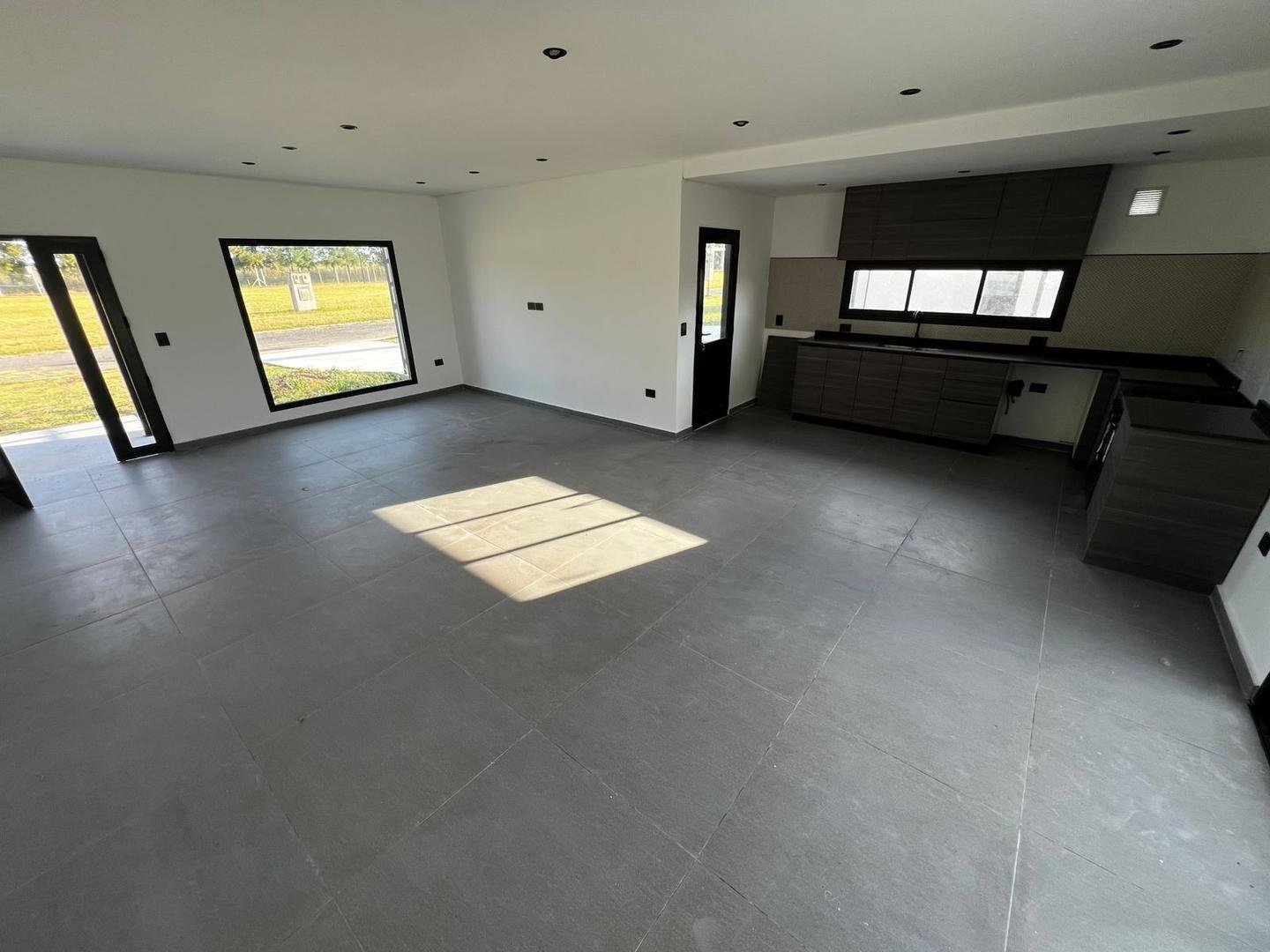 VENTA CASA A ESTRENAR EN CANNING, BARRIO CERRADO BELLEVILLE
