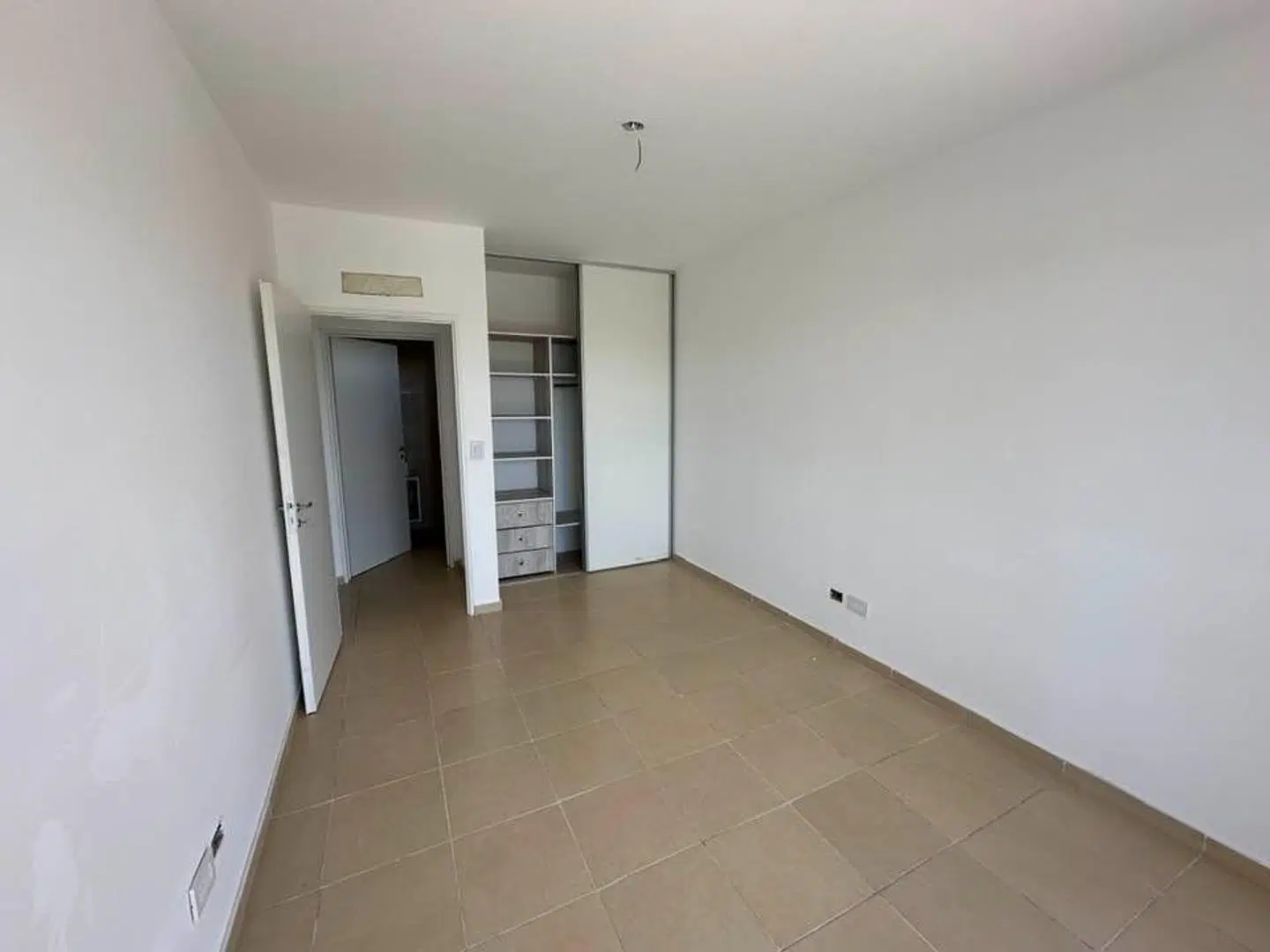Departamento tres ambientes en alquiler con cochera 4