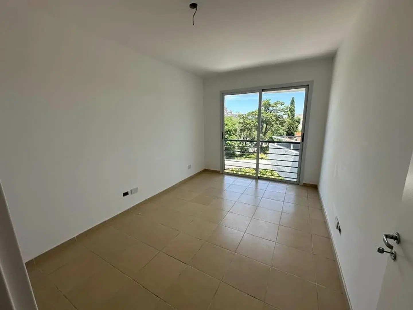 Departamento tres ambientes en alquiler con cochera 5