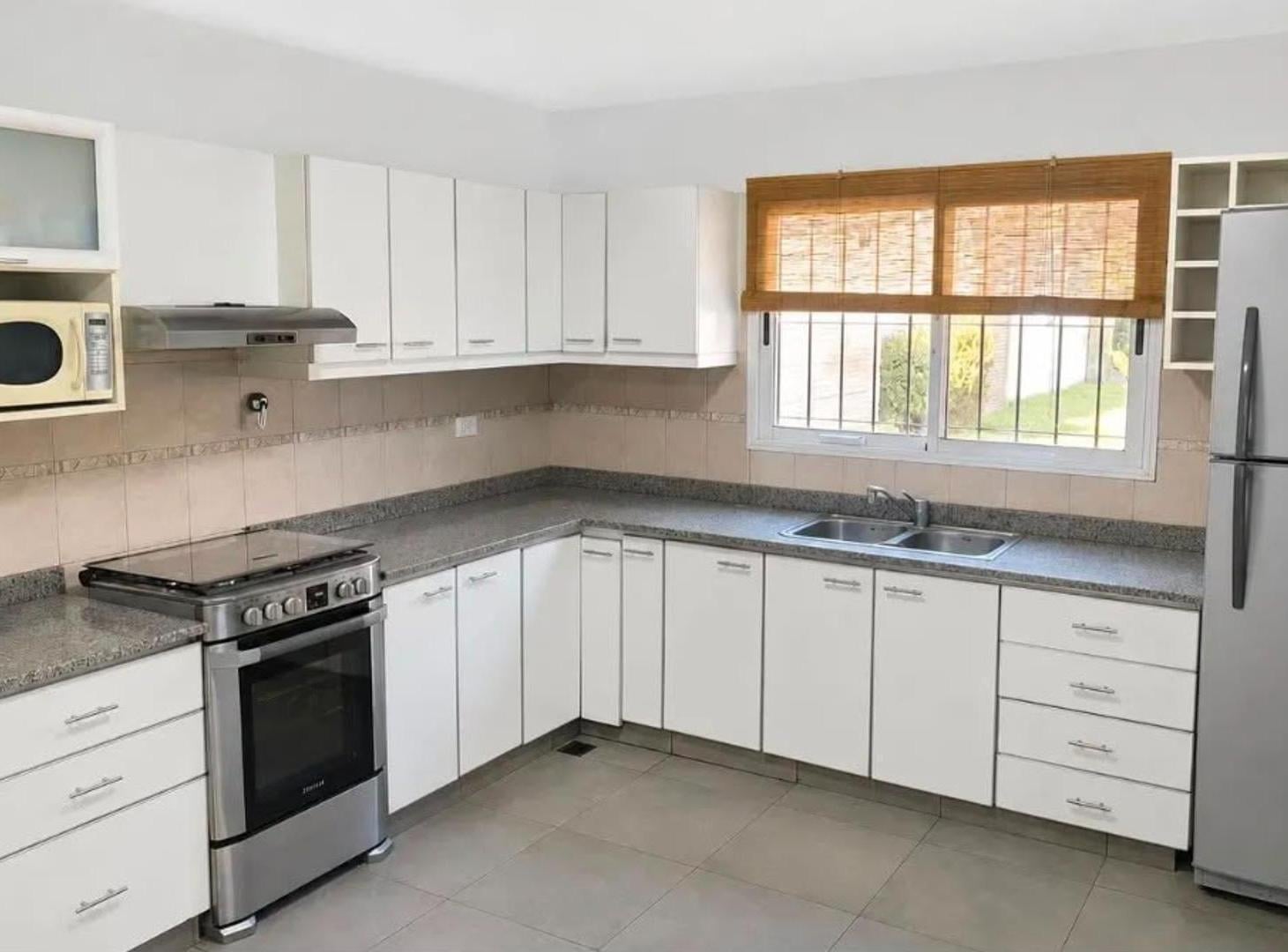 Foto de Casa en Luis Guillon, imagen 4