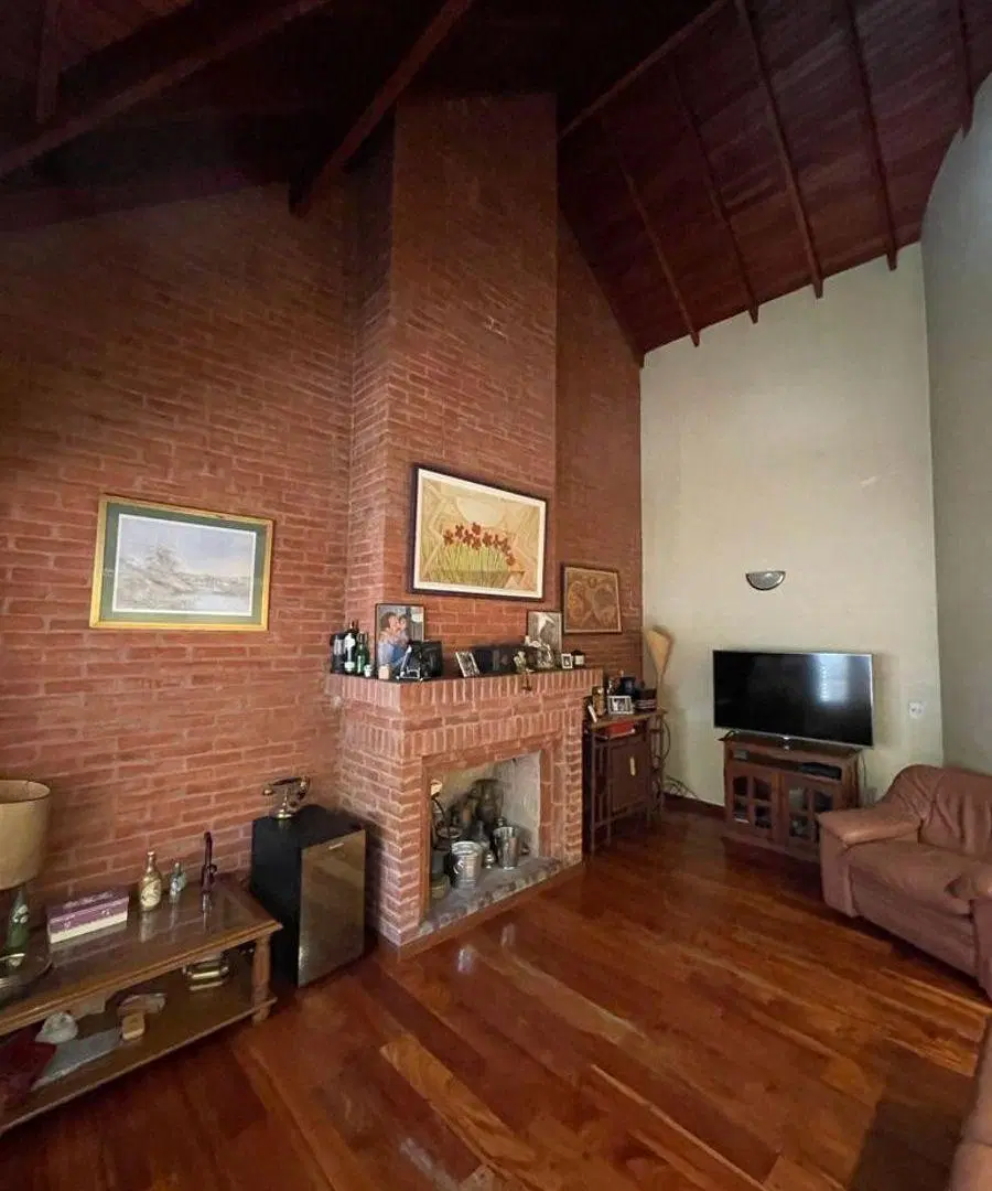 CHALET 4 AMBIENTES CON PARQUE 1