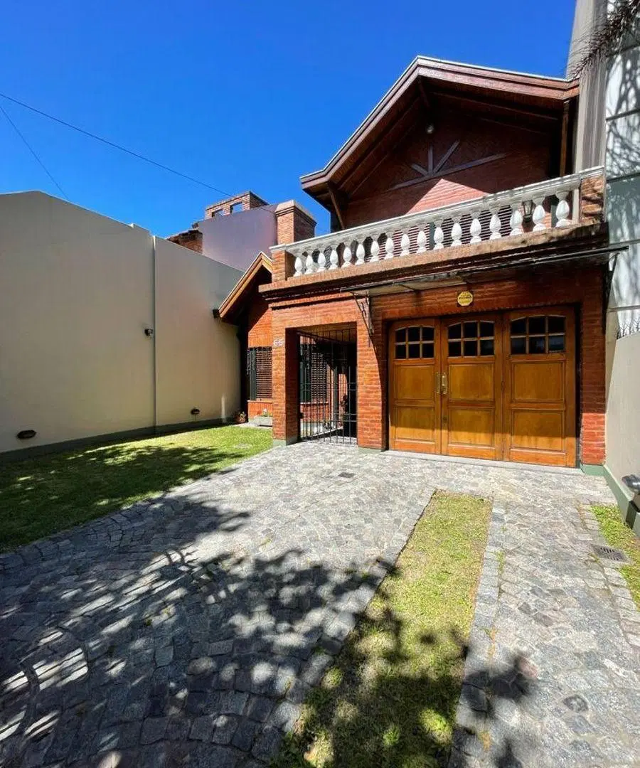 CHALET 4 AMBIENTES CON PARQUE 2