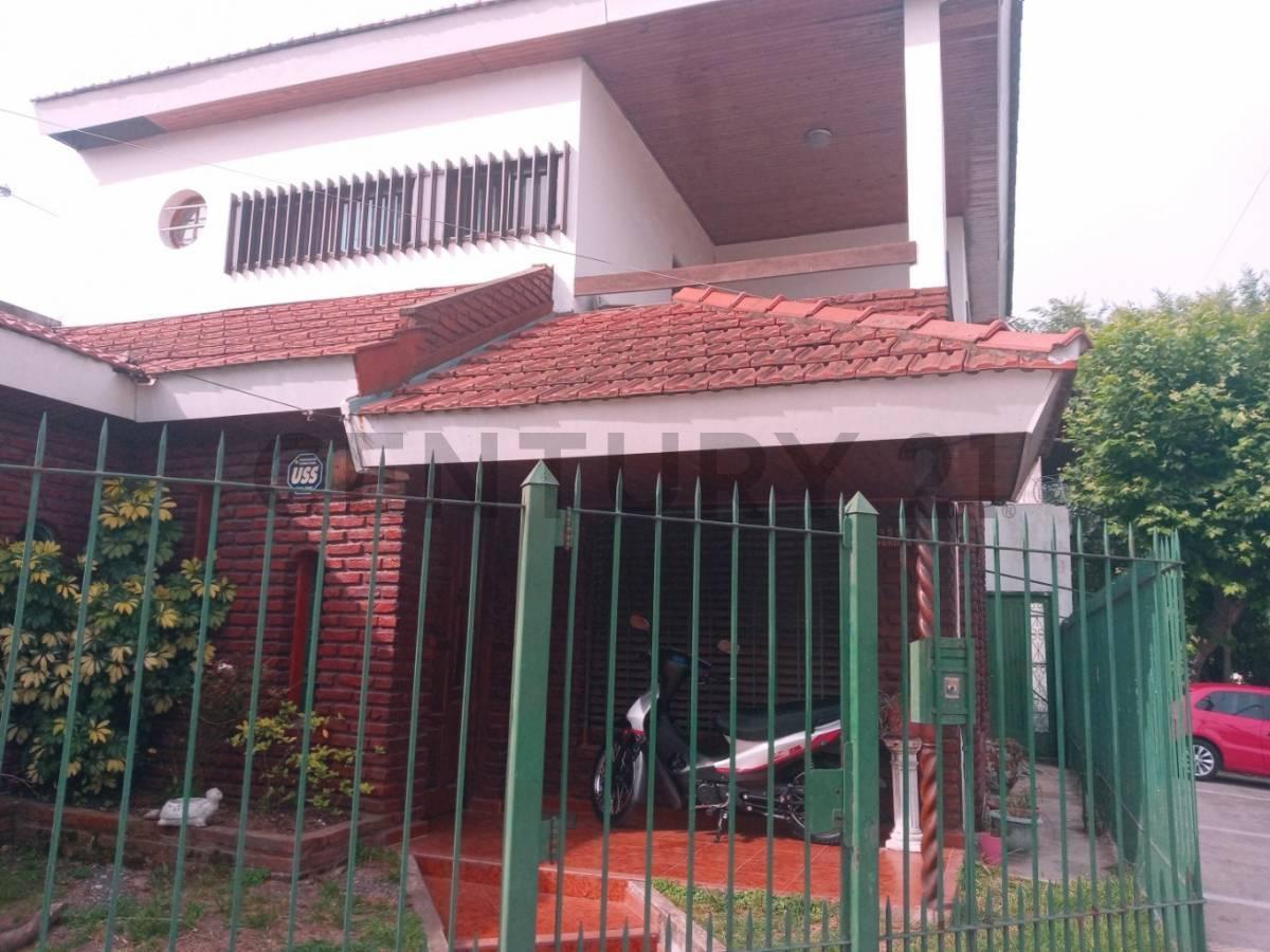 CASA EN DOS PLANTAS (Se analizan deptos. en zona céntrica en