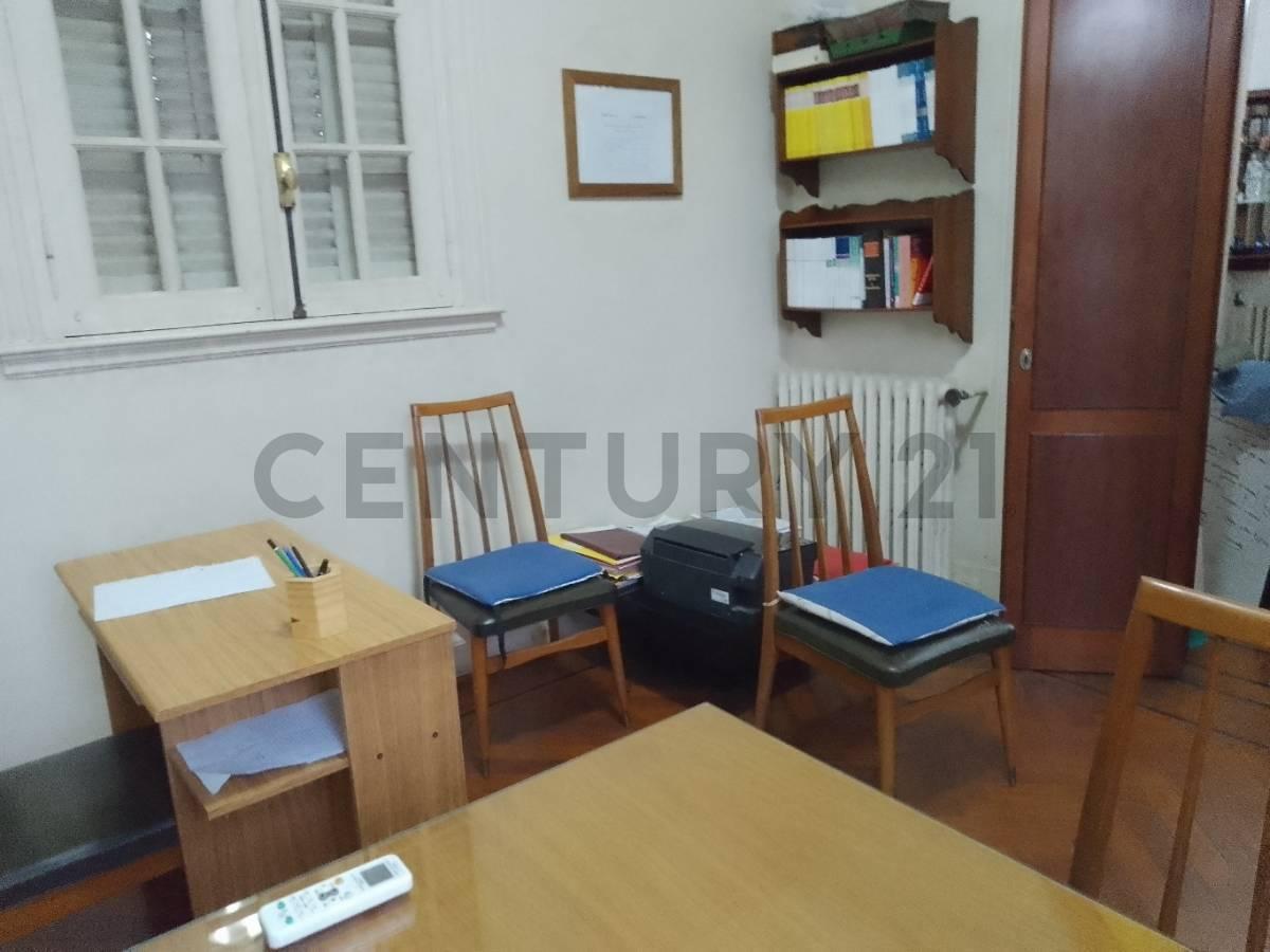 Amplió PH con Cochera y Patio. Se Analizan Deptos. 3 Amb. en 4