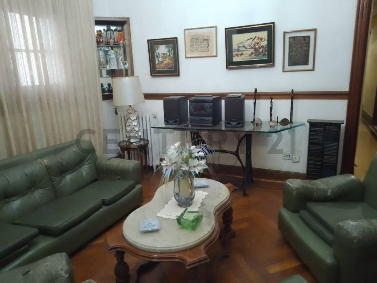 Amplió PH con Cochera y Patio. Se Analizan Deptos. 3 Amb. en 2