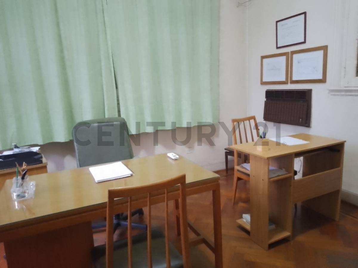 Amplió PH con Cochera y Patio. Se Analizan Deptos. 3 Amb. en 1