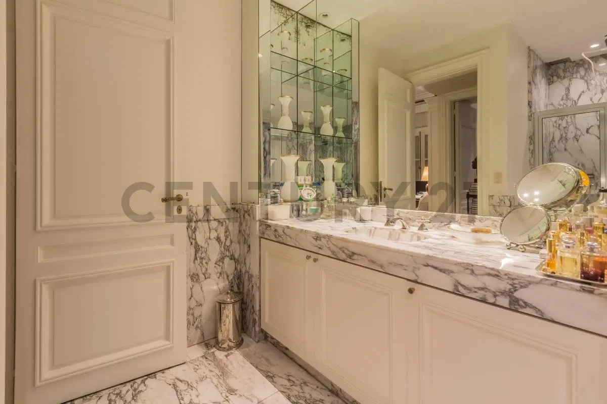 Venta Palacio francés Recoleta  dorm (posible 3) Estilo único 4