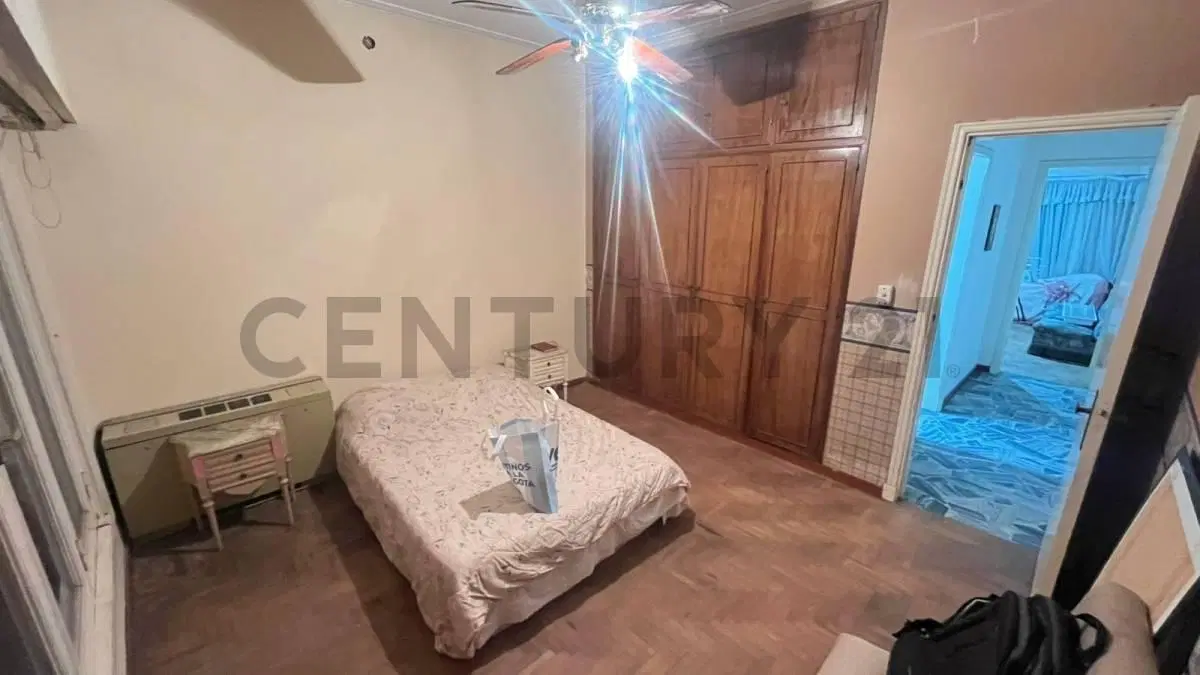 Casa con frente 12,99 m y amplio fondo parquizado 3