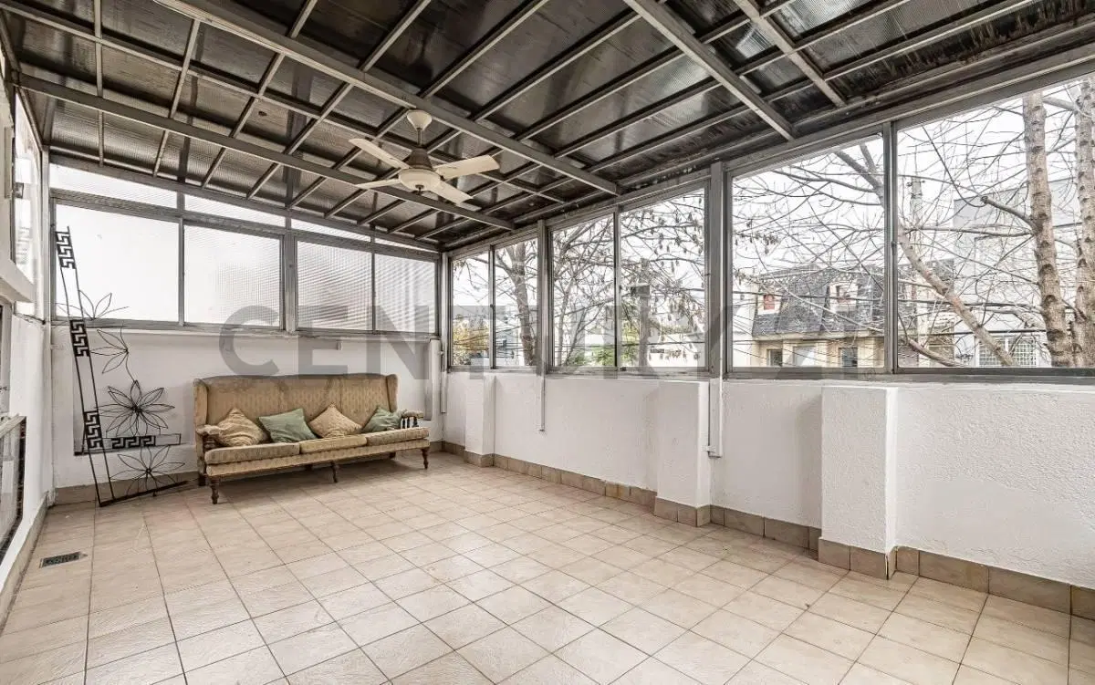 EXCELENTE PH AL FRENTE, 2 PLANTAS, DE 3 AMBIENTES, CON ESCRITORIO, QUINCHO Y PARRILLA – SIN EXPENSAS 4