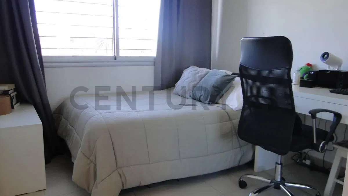 2 AMBIENTES CON PARRILLA + ESPACIO GUARDA COCHE 4