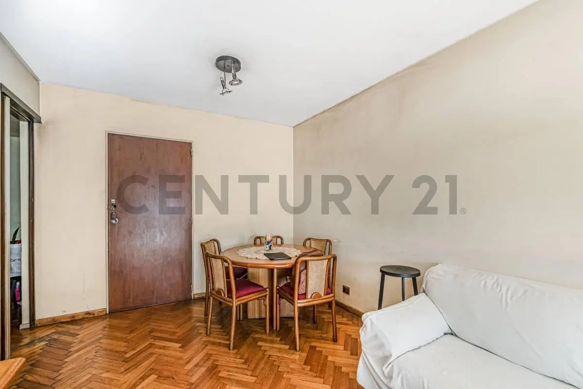 Venta de departamento 4 ambientes con patio en Alto Palermo 8