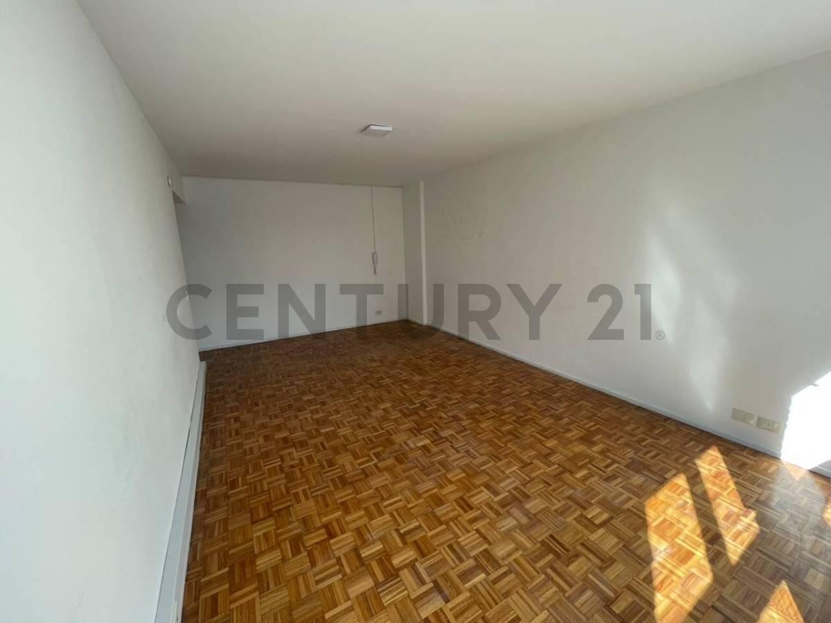 Foto de ALQUILER 3 AMBIENTES LUMINOSO AL FRENTE | APTO PROFESIONAL Y COMERCIAL, imagen 1