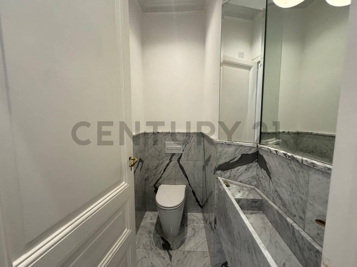 Foto de Venta Oficina Piso de Estilo Refaccionado a Nuevo Esmeralda y, imagen 4