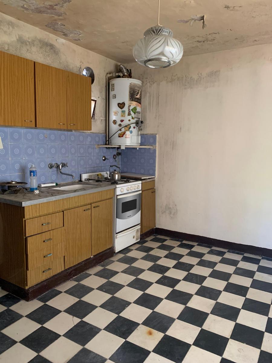 Casa en venta , con Garage y amplio jardín al frente