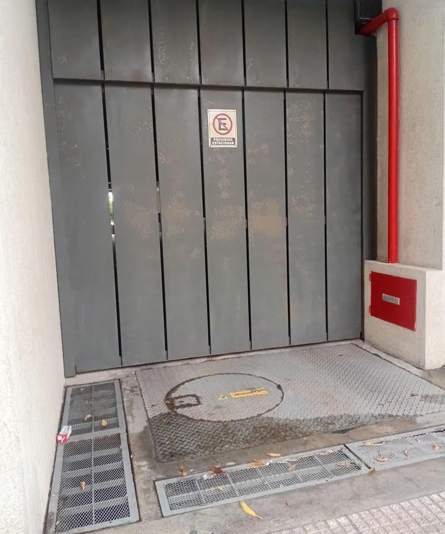 COCHERA EN ALQUILER FIJA EN P. BAJA DE EDIFICIO DESCUBIERTA P. AUTOMÁTICO AV. INDEPENDENCIA AL 2800 2