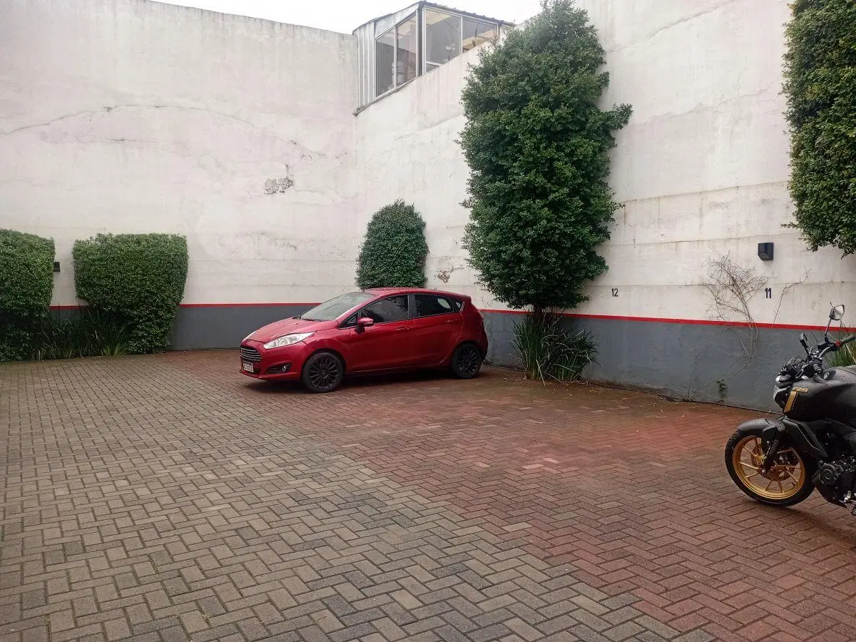 COCHERA EN ALQUILER FIJA EN P. BAJA DE EDIFICIO DESCUBIERTA P. AUTOMÁTICO AV. INDEPENDENCIA AL 2800 1