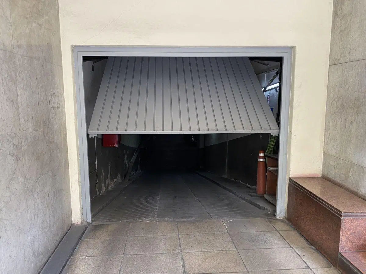 COCHERA CUBIERTA EN ALQUILER 15 M2 P. AUTOMATICO AV. CORDOBA AL 2900 4
