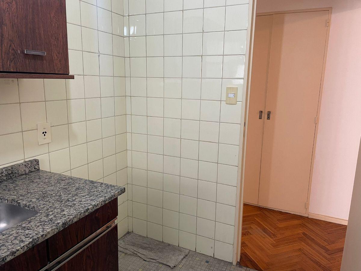 Foto de DEPARTAMENTO DOS AMBIENTES 42 MTS2 COC INDEP AL LATERAL BALCON FRANCES, imagen 2