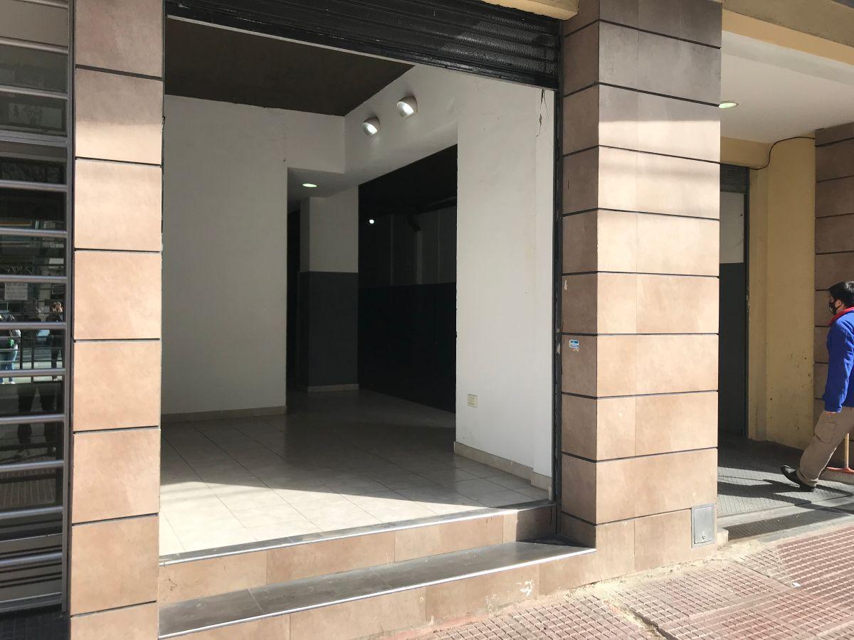 Foto de LOCAL COMERCIAL A LA CALLE P.BAJA Y SUBSUELO 243M2, imagen 2