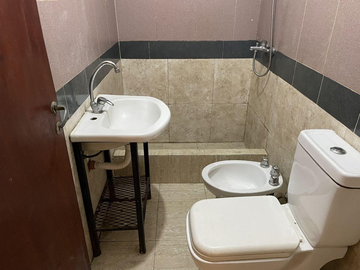 Foto de DEPARTAMENTO EN ALQUILER TRES AMBIENTES EN PLANTA BAJA AL FRENTE, imagen 4