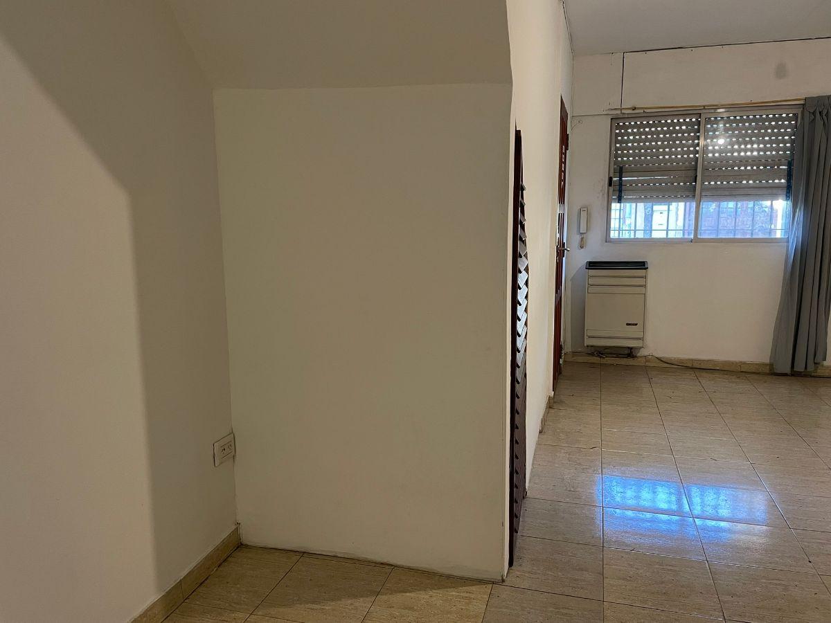Foto de DEPARTAMENTO EN ALQUILER TRES AMBIENTES EN PLANTA BAJA AL FRENTE, imagen 2