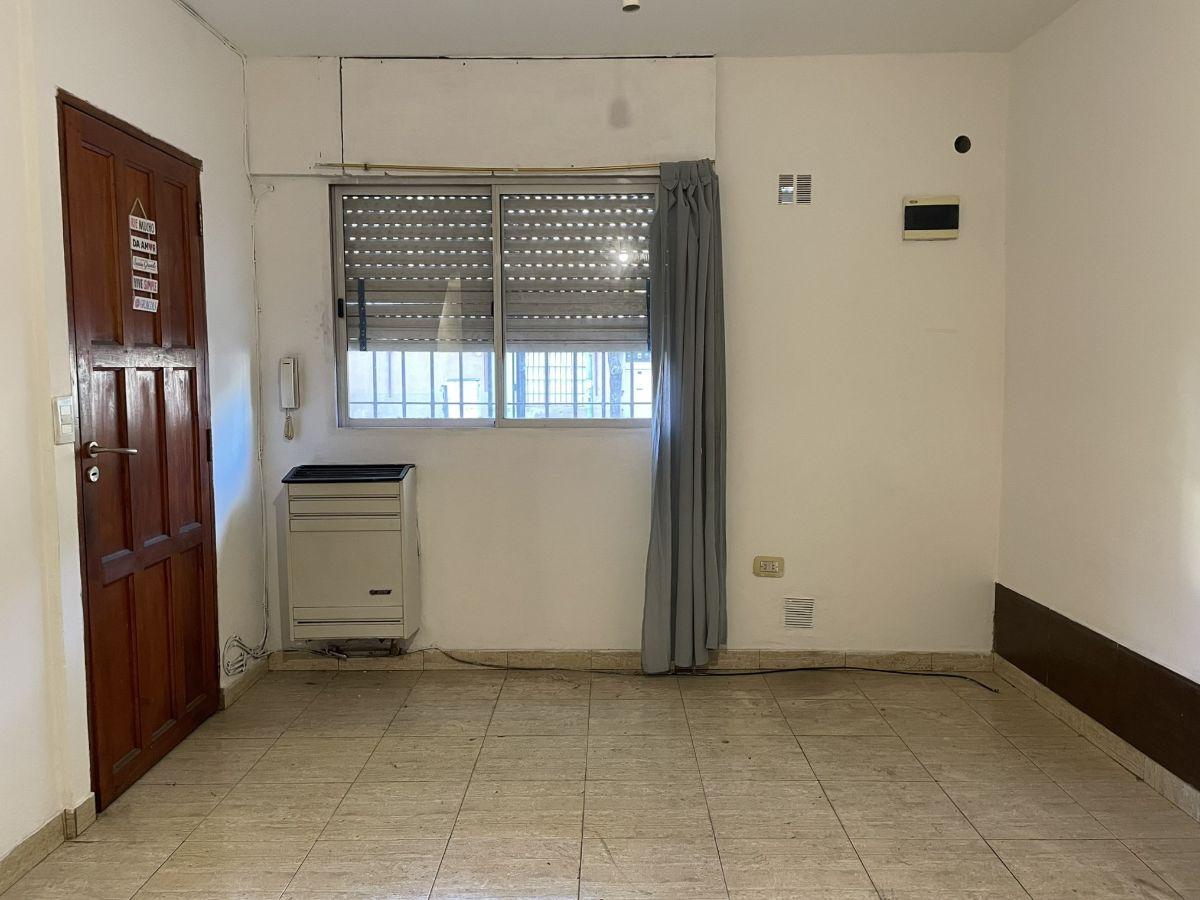 Foto de DEPARTAMENTO EN ALQUILER TRES AMBIENTES EN PLANTA BAJA AL FRENTE, imagen 1