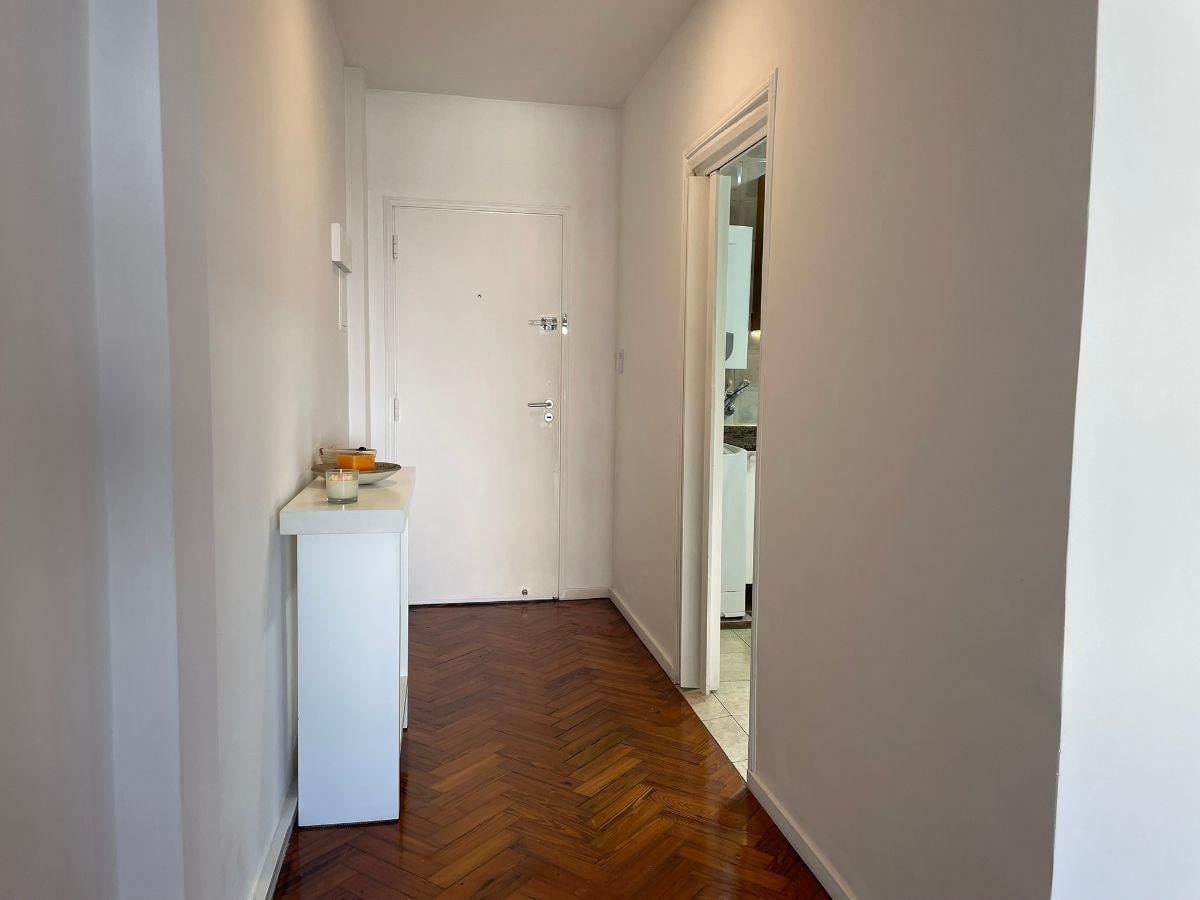 Foto de DEPARTAMENTO EN VENTA TRES AMBIENTES DE 75 M2 AL CONTRAFRENTE CON, imagen 2