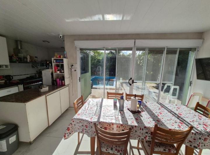 Imperdible casa en lote propio – Refaccionada, con pileta, quincho y terraza - Calle 70 y 134 3