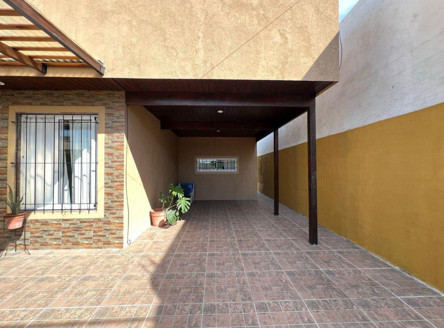 Casa en venta 2 dormitorios La Plata
