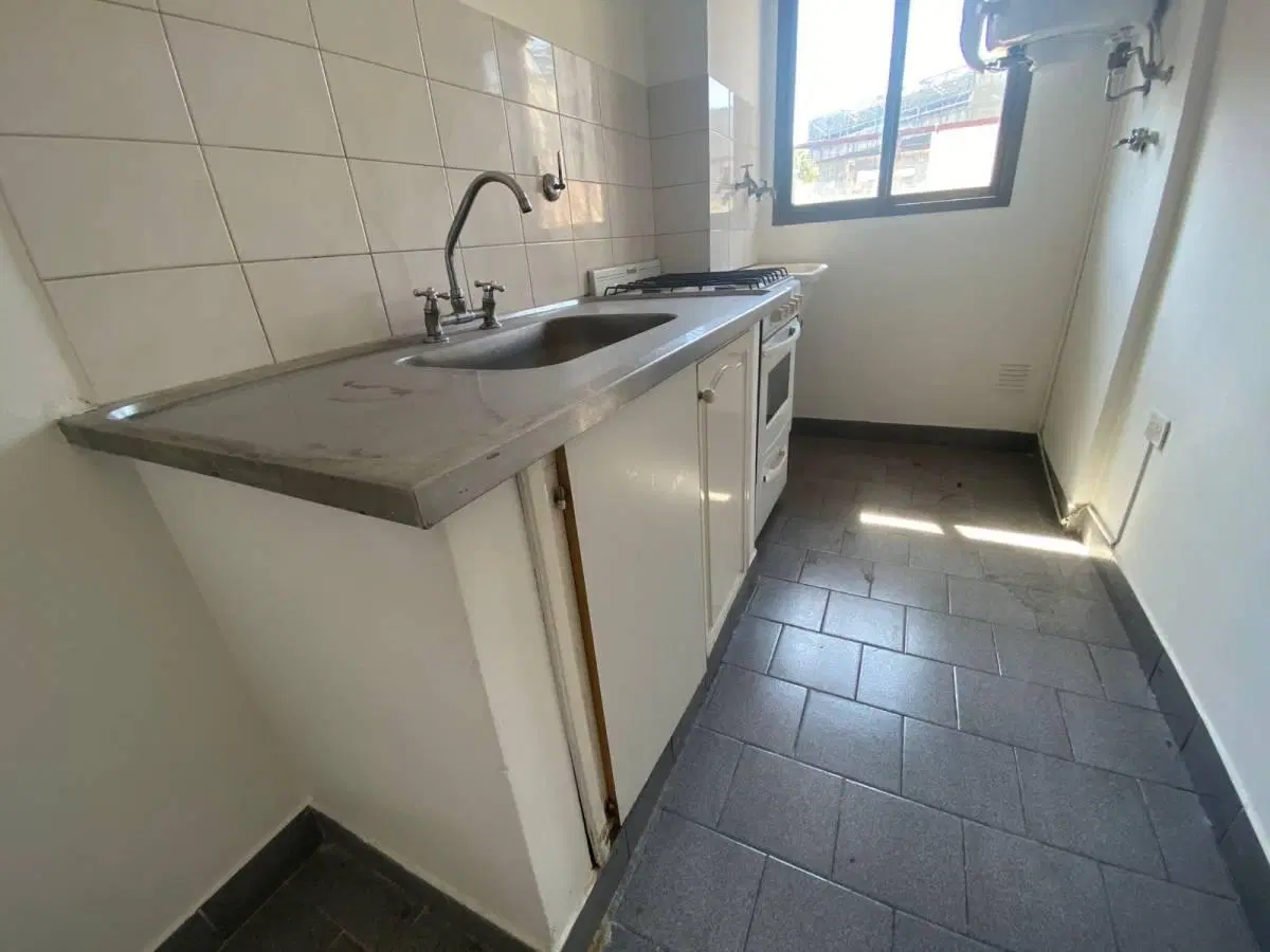 Departamento de dos ambientes al frente 3