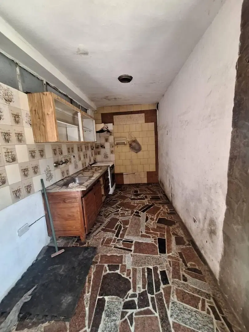 Casa a refaccionar en venta 4