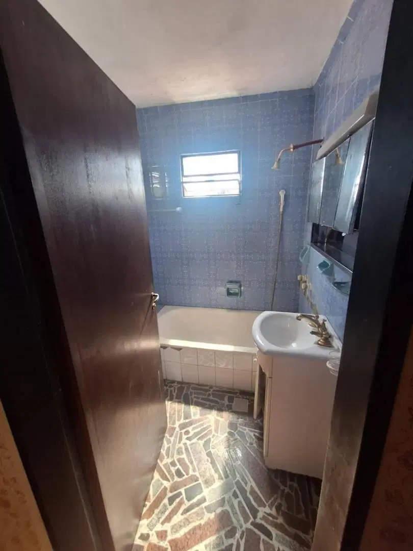 Casa a refaccionar en venta 3