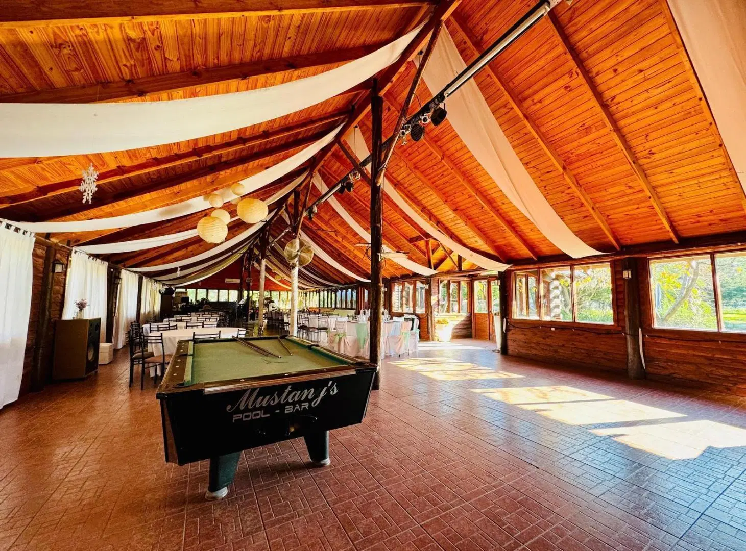 OPORTUNIDAD ,Casa +Salón de fiestas en venta "Las Casuarinas " 216 y 506 2