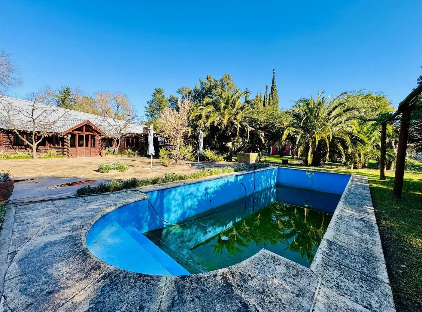 OPORTUNIDAD ,Casa +Salón de fiestas en venta "Las Casuarinas " 216 y 506 1