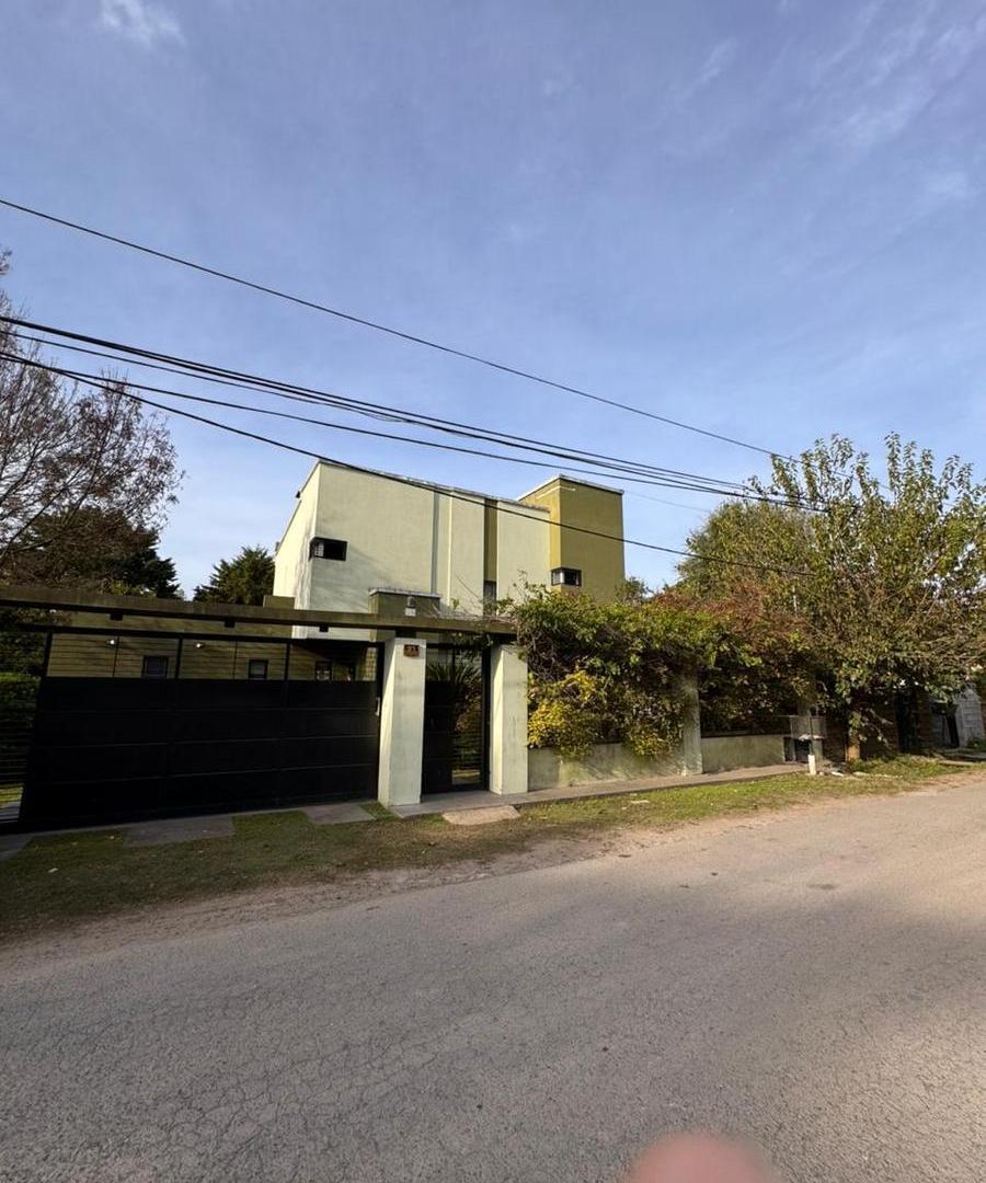 Foto de Casa en venta en calle 25 entre 425 y 426, Villa Elisa, imagen 1