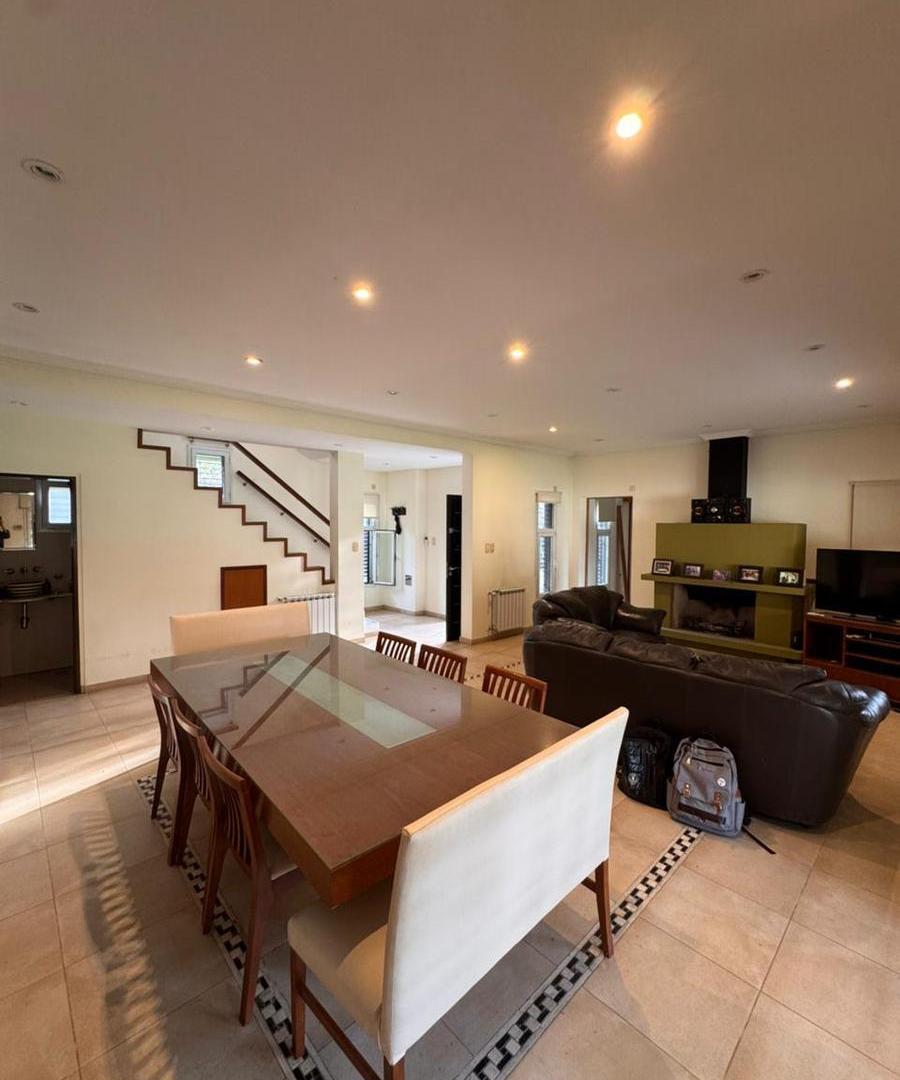 Foto de Casa en venta en calle 25 entre 425 y 426, Villa Elisa, imagen 2