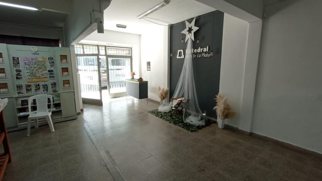 Casa con Salon en Venta en La Plata - 5 Dorm. 4