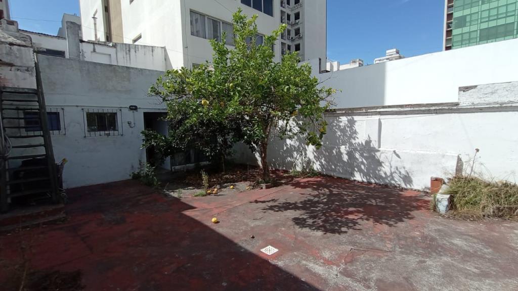 Casa con Salon en Venta en La Plata - 5 Dorm. 3