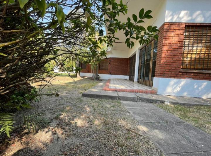 CASA EN ALQUILER EN GONNET - 3 DORMITORIOS - PILETA Y PARQUE 3