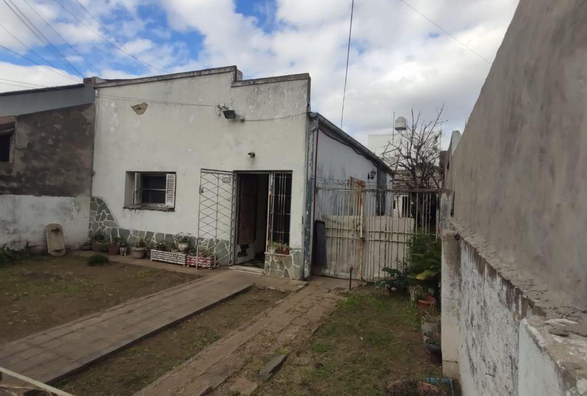 CASA A REFACCIONAR o LOTE en venta - Moron