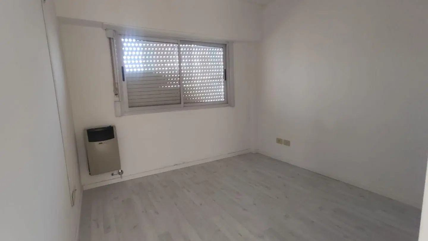 DEPARTAMENTO 2 amb C/COCHERA - Moron - Impecable 4