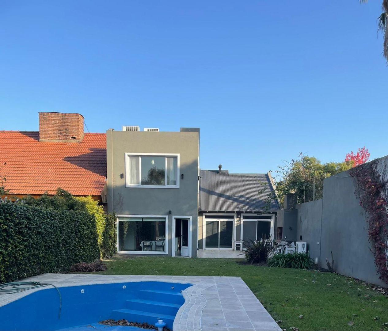 Casa 5 ambientes excelente ubicacion