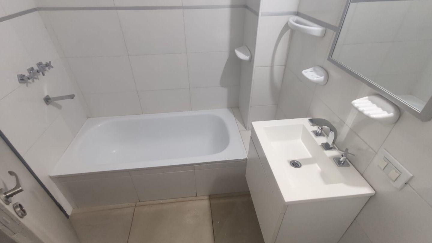 Foto de Departamento 2 amb c/ COCHERA - Moron centro, imagen 3