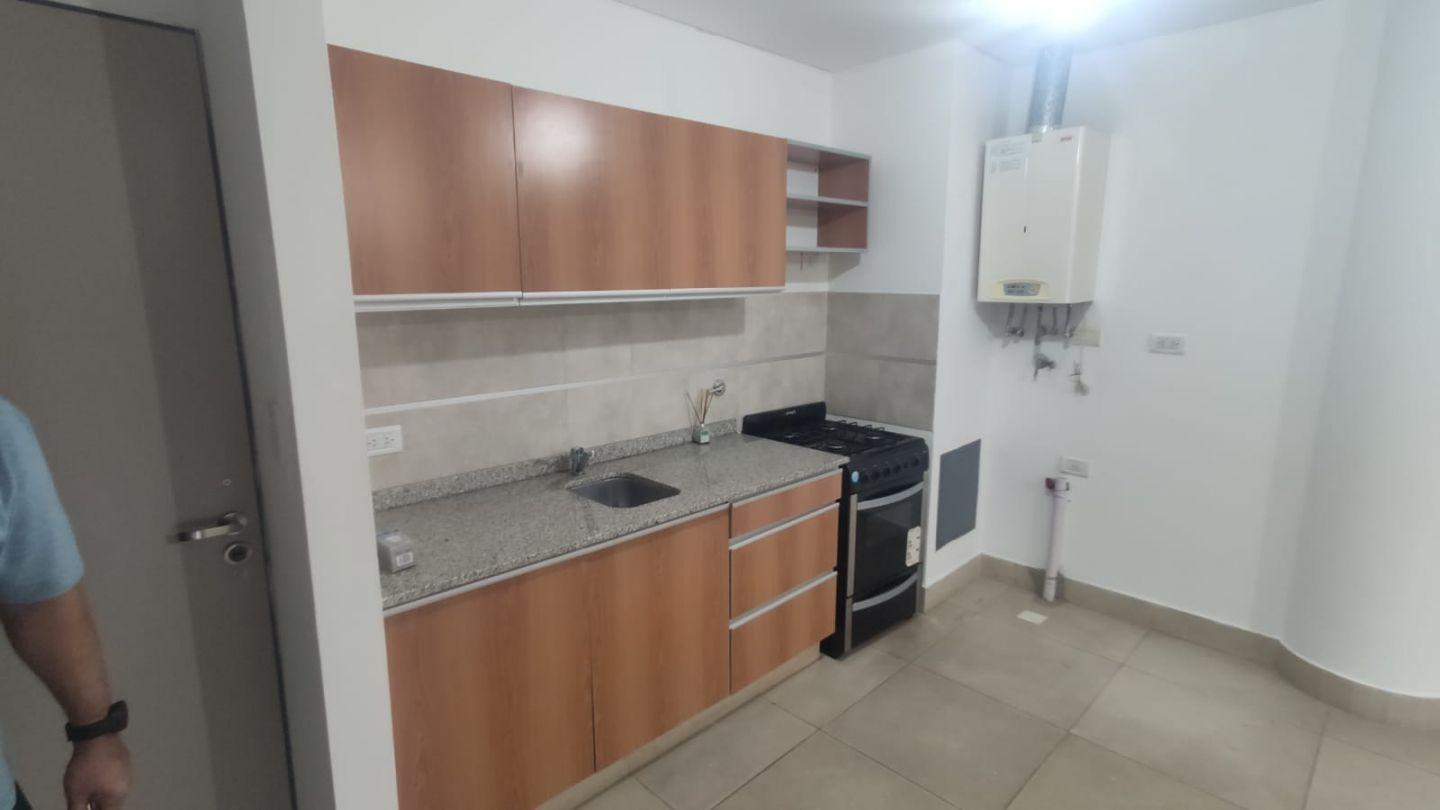 Foto de Departamento 2 amb c/ COCHERA - Moron centro, imagen 2