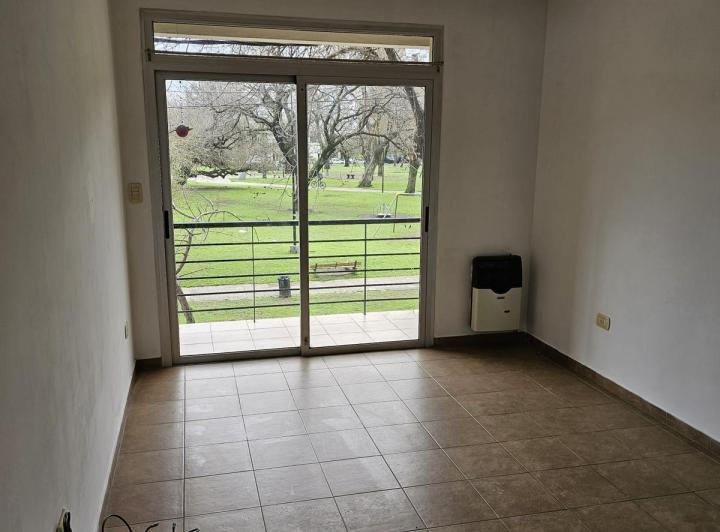Departamento en alquiler 1 dormitorio en La Plata frente a plaza Belgrano 3